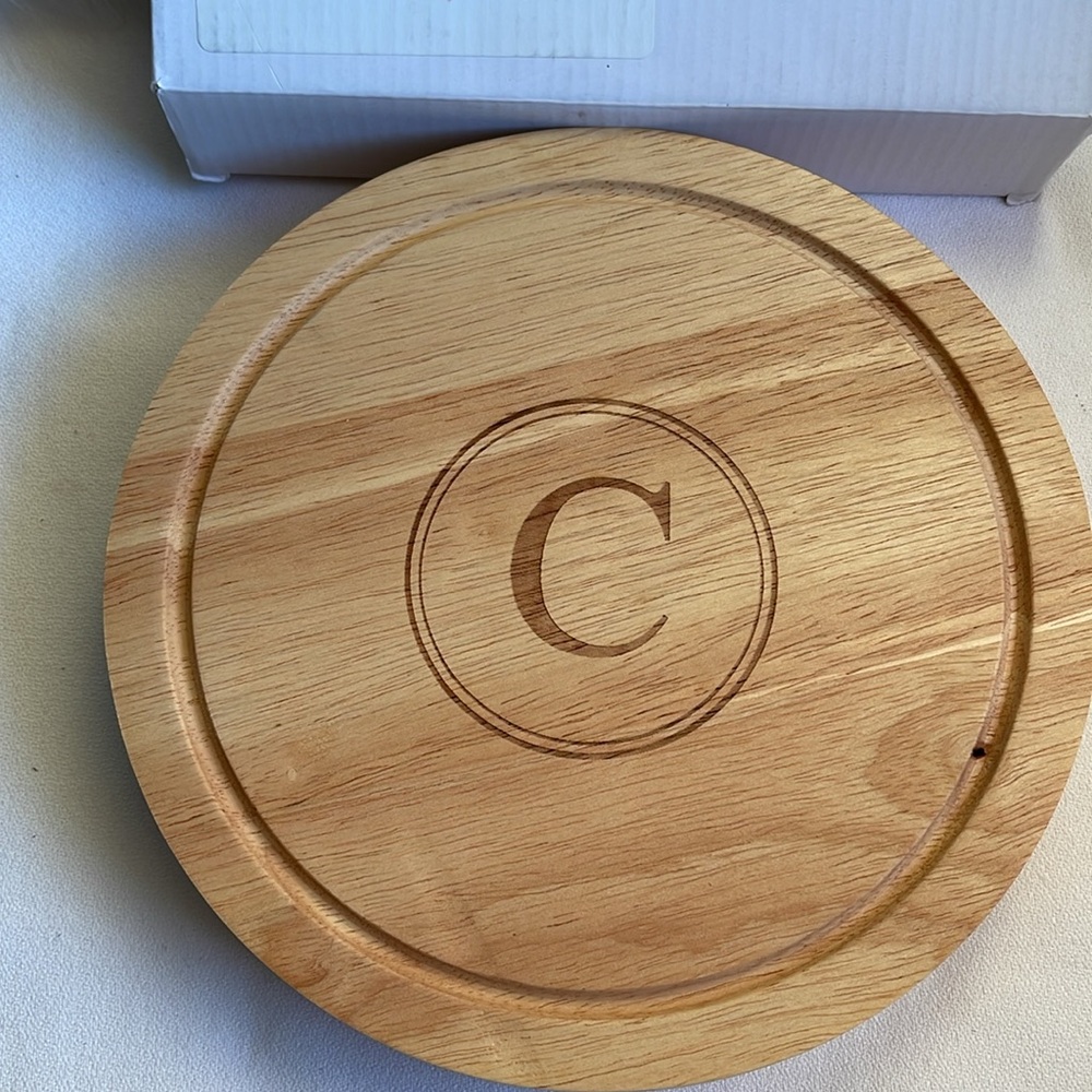 Cheese Board & tools Set.Brand New With box.Circle Initial C. 5 Piece. - Picture 2 of 6